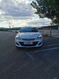 Vând Opel Astra J 2.0 Diesel Euro5, Piele, Navi, Trapa, Bi-Xenon, Dublu Clima, Cârlig etc.