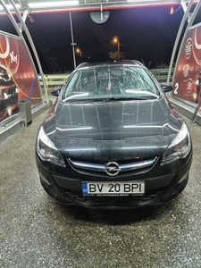 Vând Opel astra j