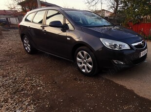 Opel Astra j 1.3 CDTI an 2011 euro 5