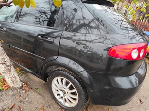 Vând Chevrolet lacetti