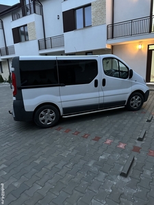 Se vinde Renault trafic8+1