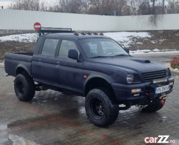 Mitsubishi l200 masina