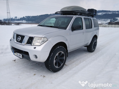 Nissan Pathfinder 7 locuri camping-overlanding
