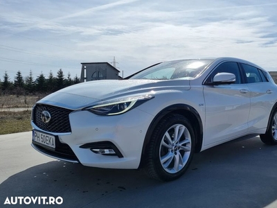 Infiniti Q30 2.2d DCT