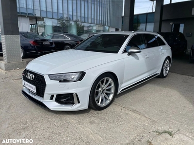 Audi RS4 Avant quattro tiptronic