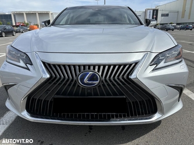 Lexus Seria ES 300h 2.5 TNGA HV 25H- 4X2 CVT Executive