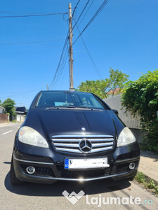 Masina Mercedes 2010 klasse 200, informații în privat.