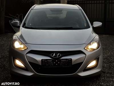 Hyundai I30 blue Kombi 1.6 CRDi YES! Silver