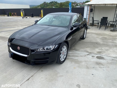 Jaguar XE 2.0 AWD Pure