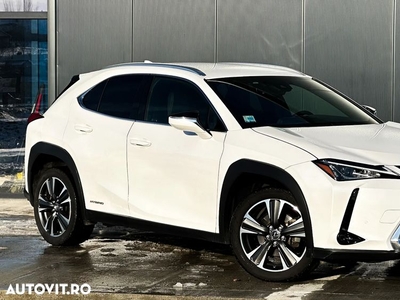 Lexus UX 250h 2.0L HEV 20H- (178 HP) 4X2 CVT Executive