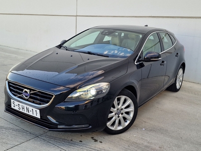 Volvo V40 Fulloption xenon piele navi Panoramic Camera navi bord digit Targu Neamt