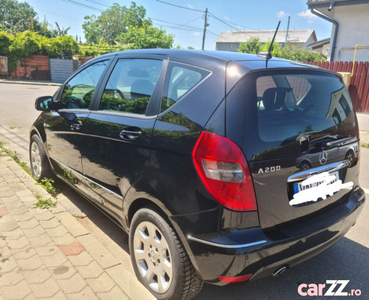 Masina Mercedes 2010 klasse 200, informații în privat.