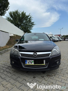 Opel Astra H masina