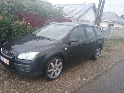 Vând Ford Focus 2.0 combi