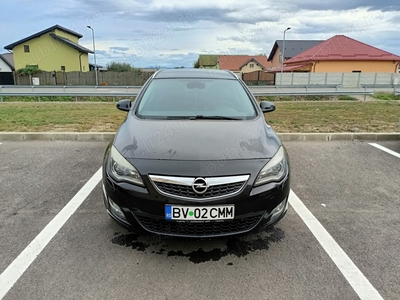 Vând Opel Astra J