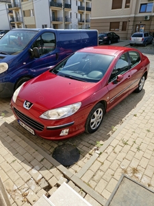 Vând Peugeot 407 preț 2600 eu taxe la zi.