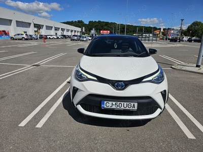 Vand Toyota C-HR, 1987 cm3, 184 CP, model C-lassy, bi-tone, 60500 km