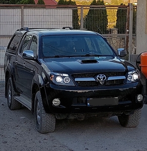 Vând toyota hilux 3.0 d-4d