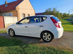 Hyundai i30 an 2010 diesel 1.6 crdi klima adusa recent