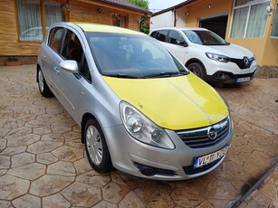 Opel Corsa 1.2i Essentia