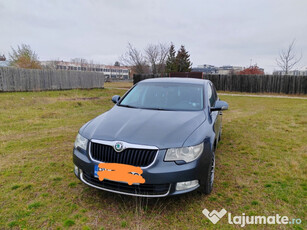 Auto marca skoda superb