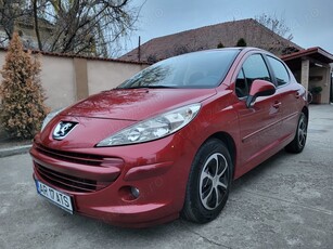 Peugeot 207 1,4 benzină anu 2008