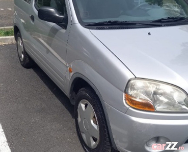 Suzuki ignis, motor 1300, benzina, 128000 km, decembrie 2001