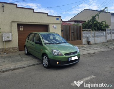 * Ford fiesta * 2007 * unic proprietar * 63.000 km * ca nouă *