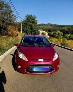 Vând Ford Fiesta