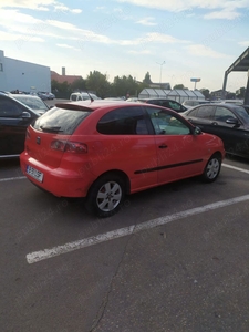 vand schimb cu ceva in 4 uși Seat Ibiza 12 benzina acte valabile merge perfect