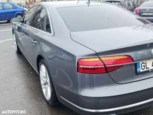 Audi A8 3.0 TDI DPF quattro tiptronic