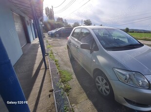 Toyota Auris benzina 2 bucăți