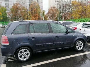 Vând Opel Zafira B