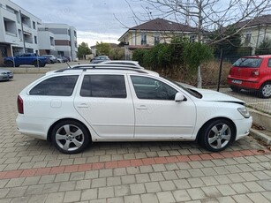 vând Skoda Octavia avariată