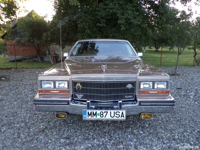 Cadillac Brougham D'elegance masina de epoca