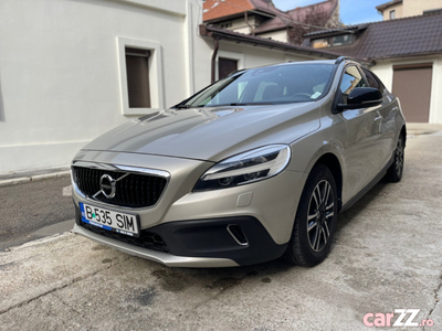 Volvo V40 CC cross country D3 TVA inclus și deductibil