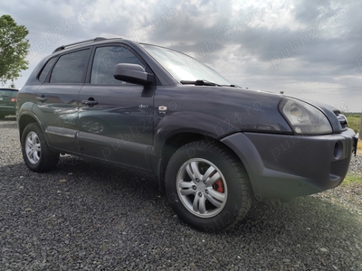 Hyundai Tucson. Motor 2, 0 Diesel.4X4. Euro 4. 6 viteze. Tel: .