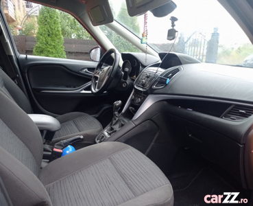 Opel Zafira 2016