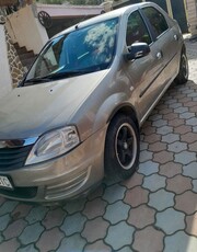 Vând Dacia Logan