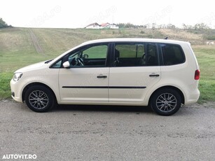 Vând Vw Touran, 1. 6 diesel, cutie automata, 7 trepte DSG. Mașina în perfecta stare de funcționare,