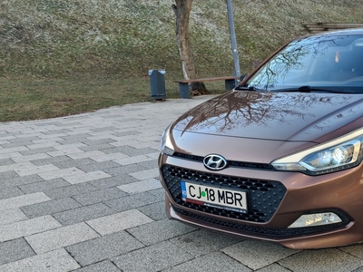 Vând Hyundai i20 black line