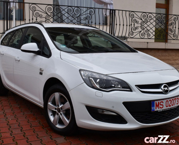Opel Astra ~ an 2015 ~Xenon~Navigatie~Senzori parcare~Scaune incalzite