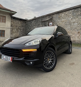 Porche Cayenne Platinum Editon, facelift 2017 (suv) Suceava