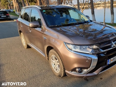 Mitsubishi Outlander 2.0 4WD Plug-In Hybrid Top