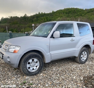 Mitsubishi Pajero SWB 3.2 DI-D GLS A/T, Piele