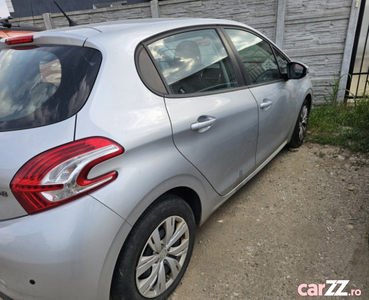 Peugeot 208 perfecta stare