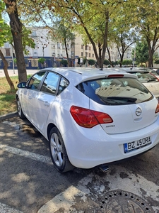 De vanzare opel astra j 1,4 gpl