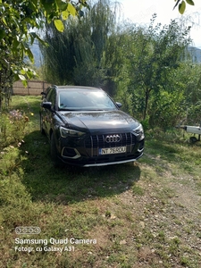 Vând mașina Audi Q3 2023