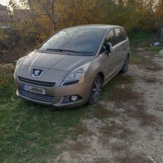 Vând Peugeot 5008