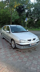 Vând Renault Megane 1.6, 16V, benzină.